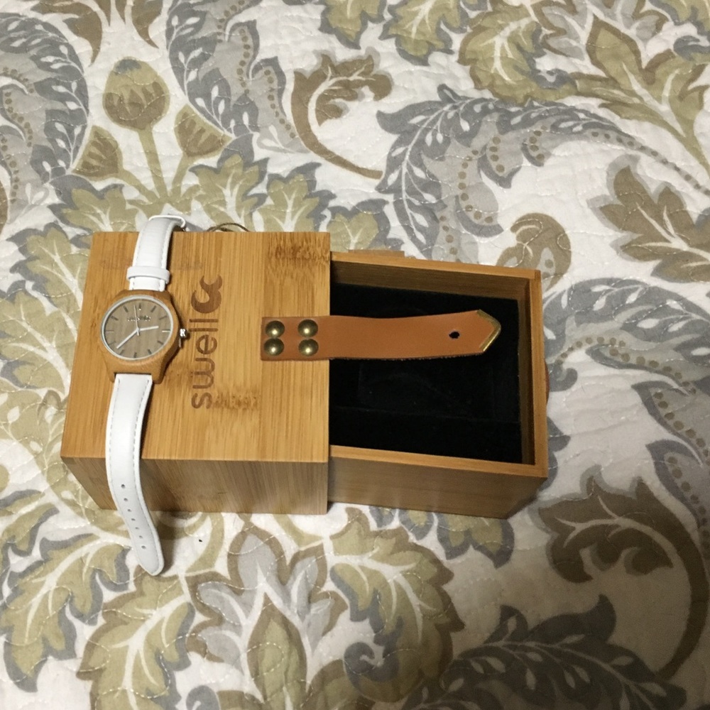 Swell women's Bamboo Watch - Picture 3 of 5